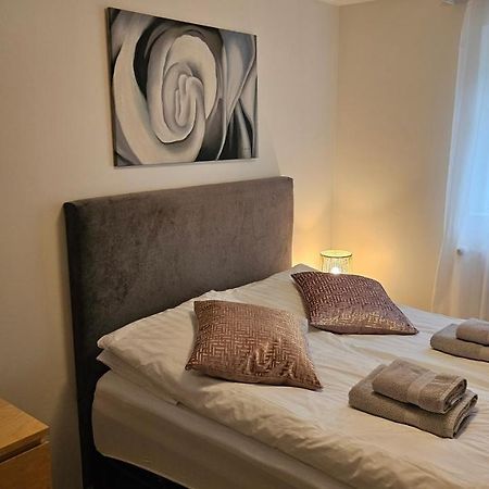 B&B Rooms Husavik 3 Экстерьер фото
