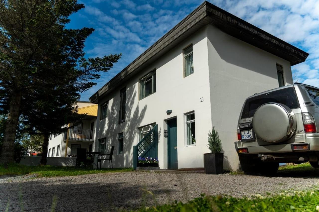 B&B Rooms Husavik 3 Экстерьер фото