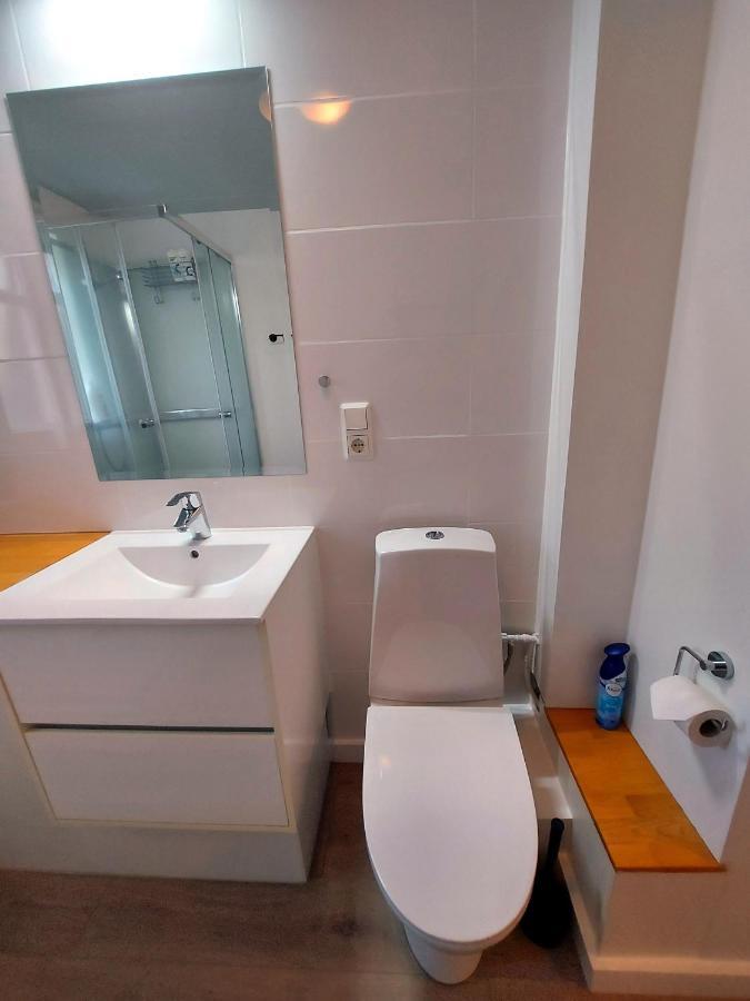 B&B Rooms Husavik 3 Экстерьер фото