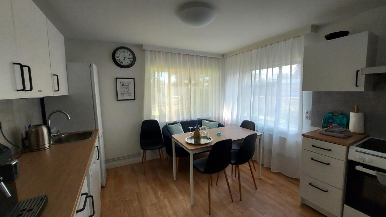 B&B Rooms Husavik 3 Экстерьер фото
